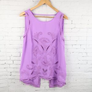 FAB'RIK PURPLE SLEEVELESS ROUND NECK TOP WITH PAISLEY CUT OUTS SPLIT BACK MED